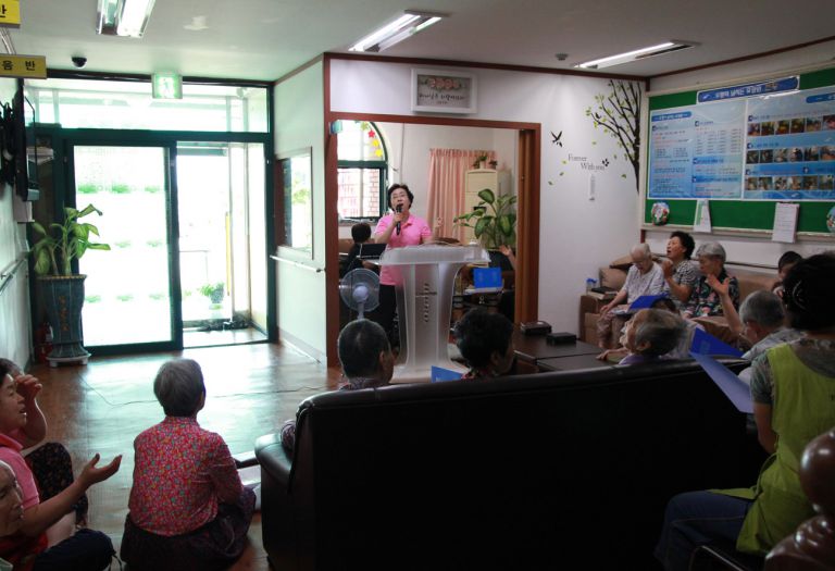 매주 수요일 일요일 종교활동모습