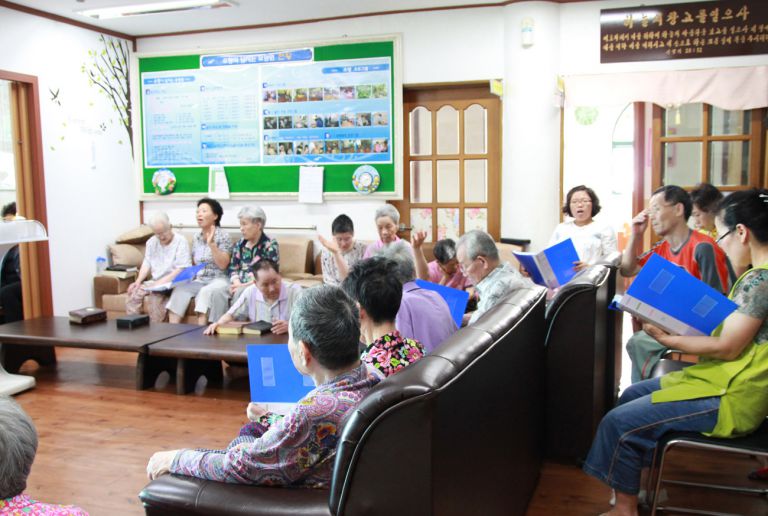 매주 수요일 일요일 종교활동모습