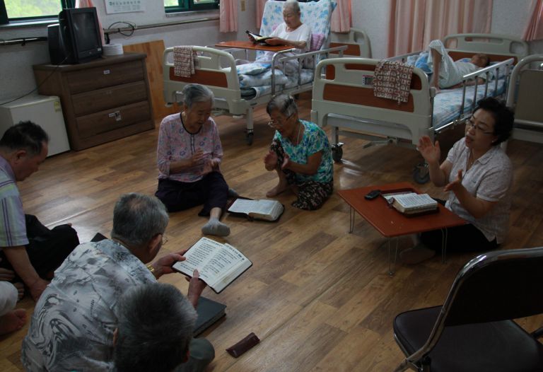 매주 금요일 그룹 종교활동 