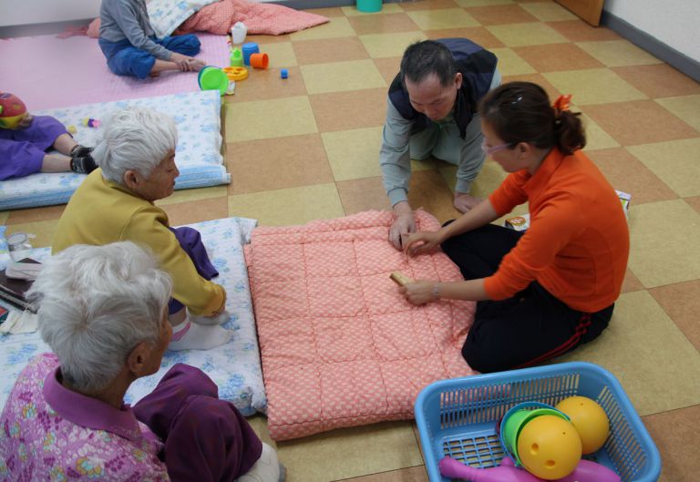 어르신들 프로그램 진행