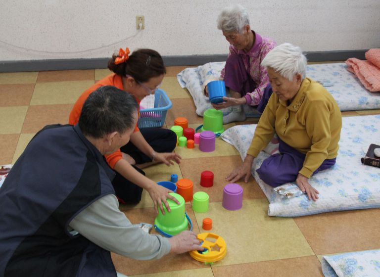 어르신들 프로그램 진행