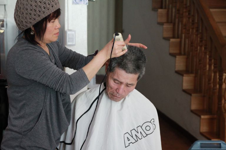 매달 한번씩 어르신들 머리손질하는날