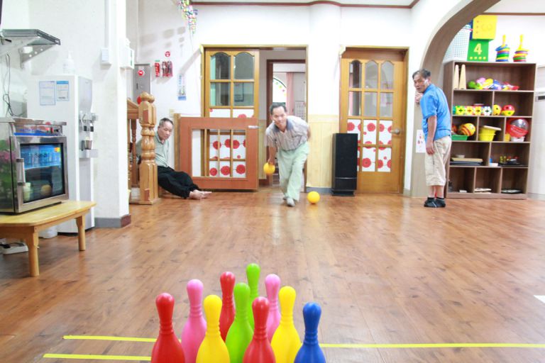 어르신들 미니볼링게임~