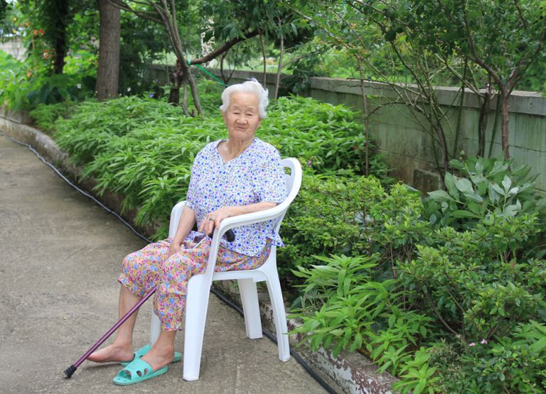 날씨 좋은날 산책나와서~