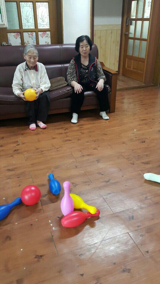 2017년 1월5일 어르신들 미니볼링 게임