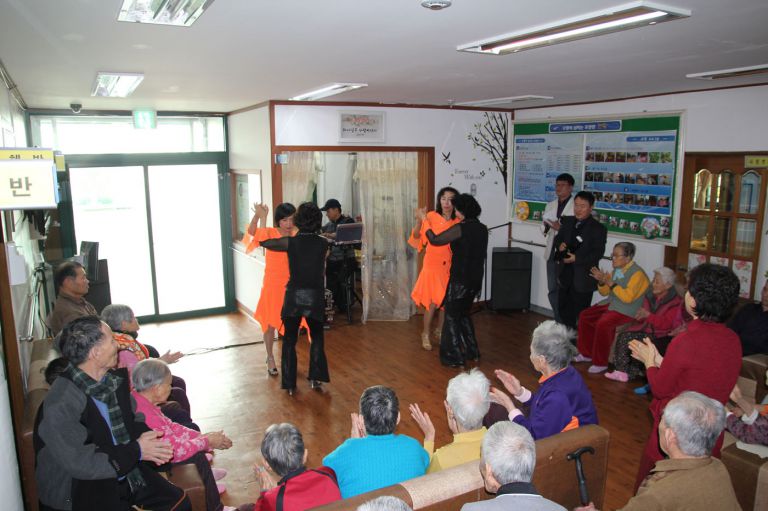 어르신들을 위한(2) 댄스공연 