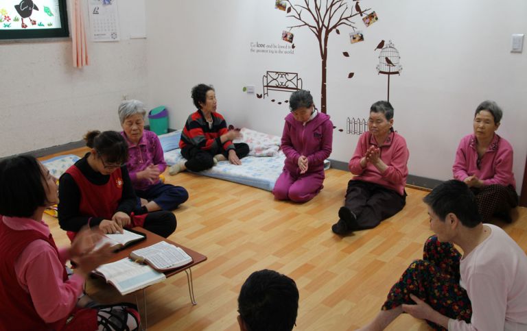 매주 금요일 그룹 종교활동 