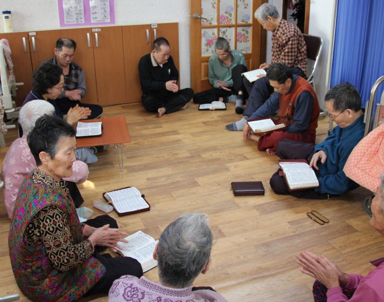 매주 금요일 그룹 종교활동 