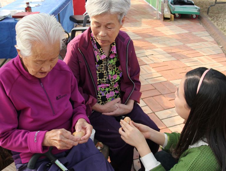 날씨 좋은날 어르신들과 함께한 지역축제~