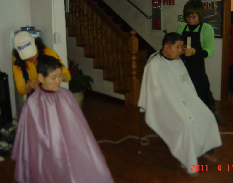 매달 한번씩 어르신들 머리손질하는날