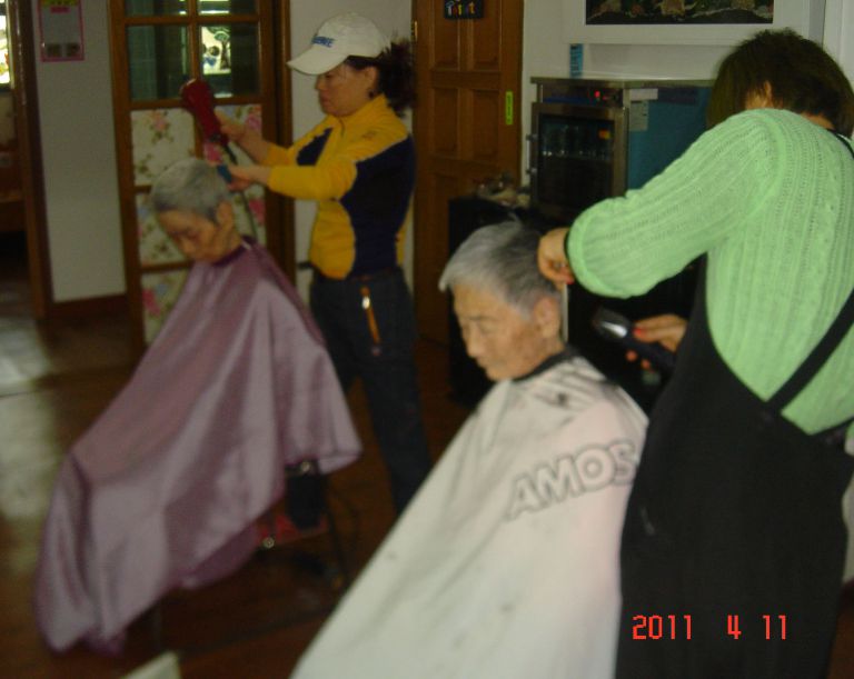 매달 한번씩 어르신들 머리손질하는날