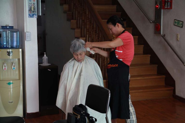 어르신 머리손질하는날