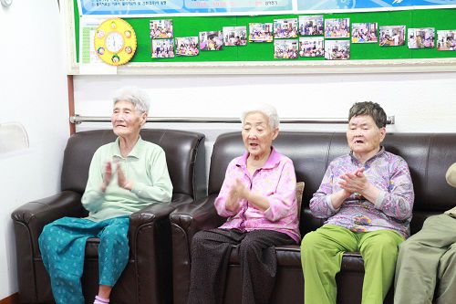 소망이넘치는요양원 특화 프로그램 새벽예배