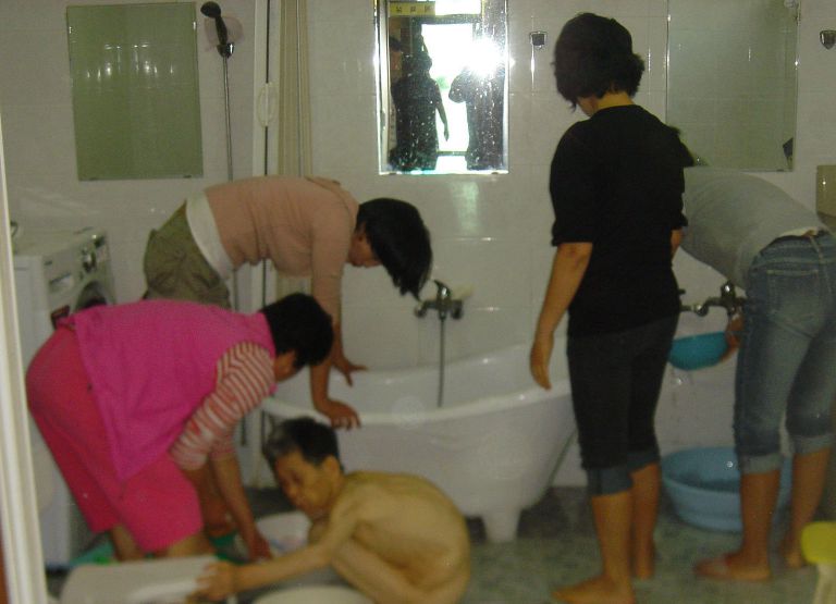 어르신들 목욕시간