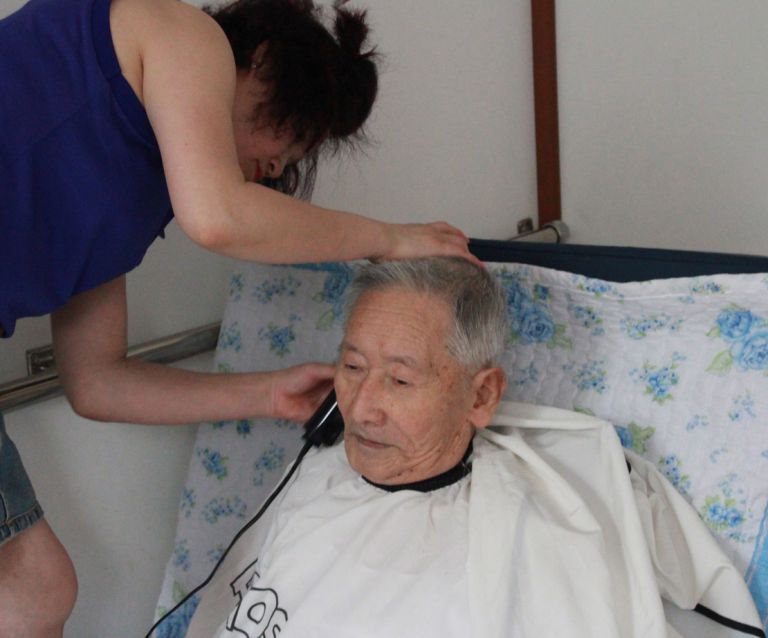 어르신 머리손질하는날