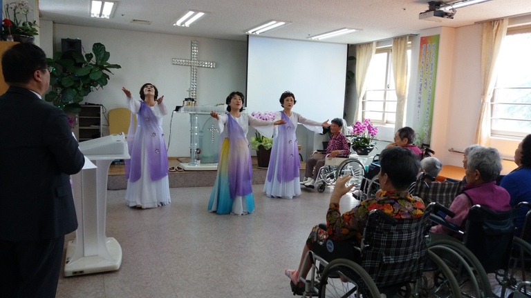 소망이넘치는요양원 어버이날 행사 입니다. 