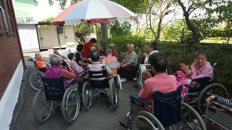 소망이 넘치는 요양원 구역예배 