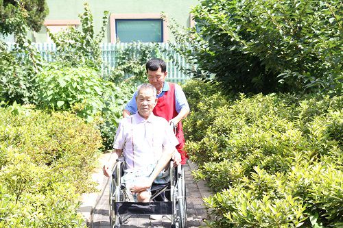 날씨가 좋은날 어르신들과 산책