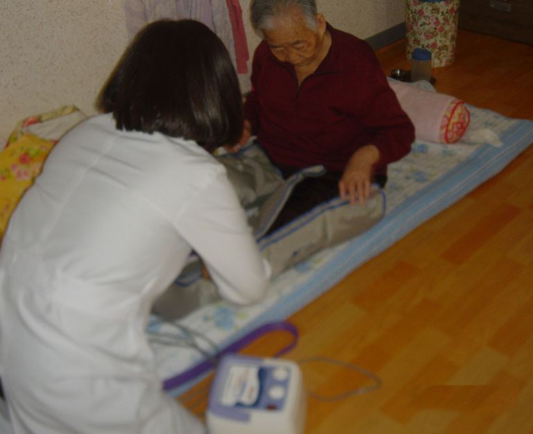 어르신들 매일 매일 받는 물리치료입니다.