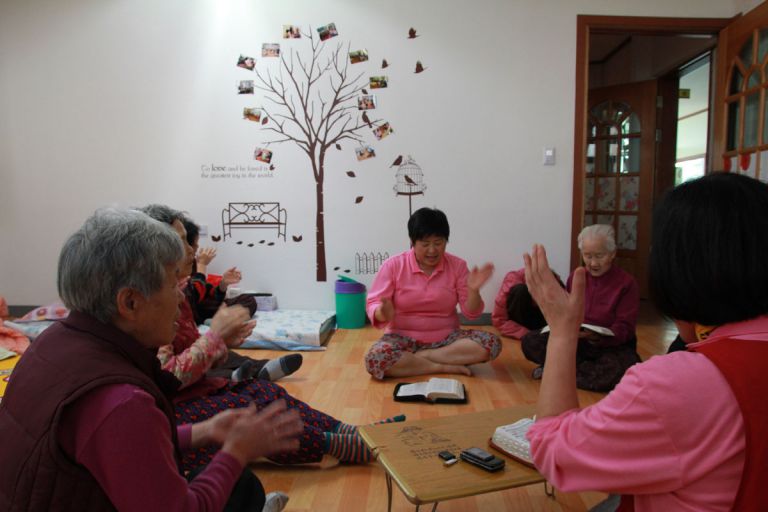 금요일 어르신들 그룹 종교활동