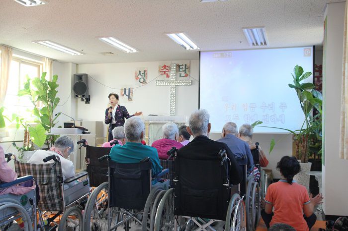 소망이넘치는요양원 크리스마스 예배 