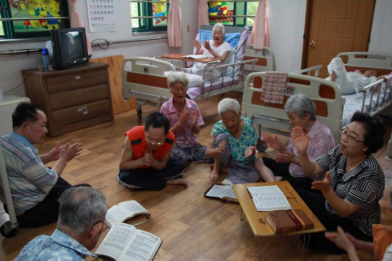 금요일 어르신들 그룹 종교활동